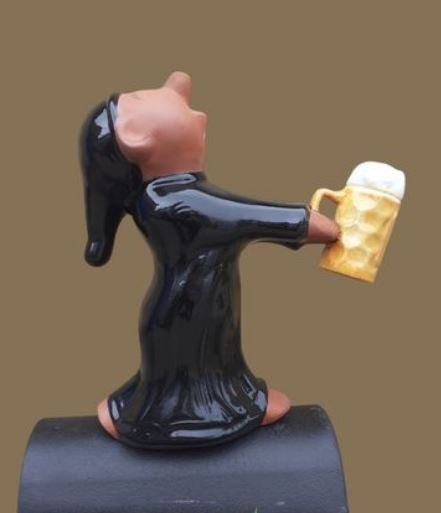 schlafwandler schwarz mit bierkrug