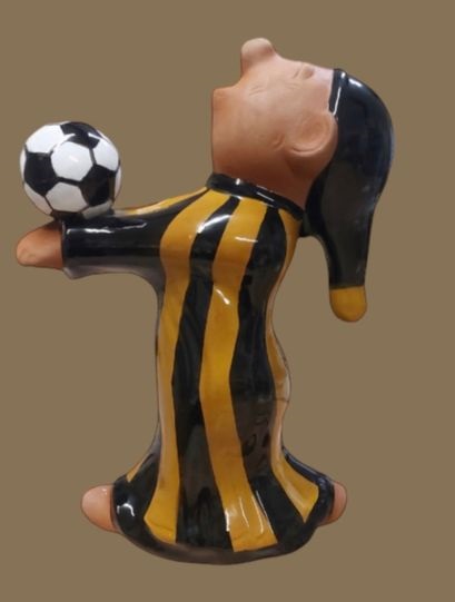 Schlafwandler mit fussball gelb-schwarz laengsgestreift